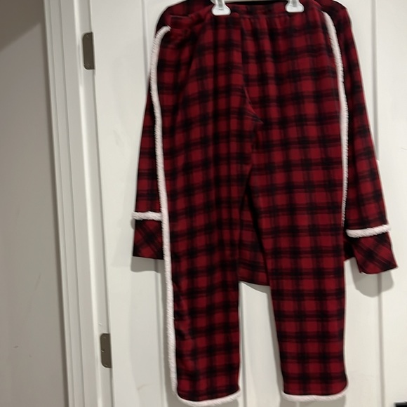 Cozy pajamas - Picture 7 of 9